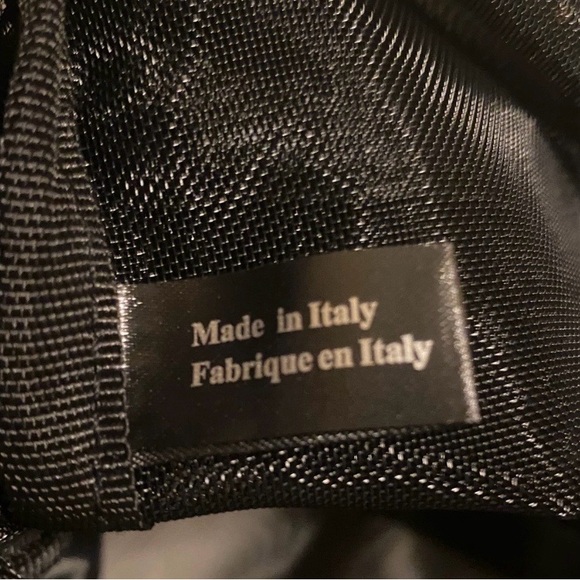 CHANEL
Chanel Mesh tote Bag included
Makeup Pouch - Picture 12 of 13